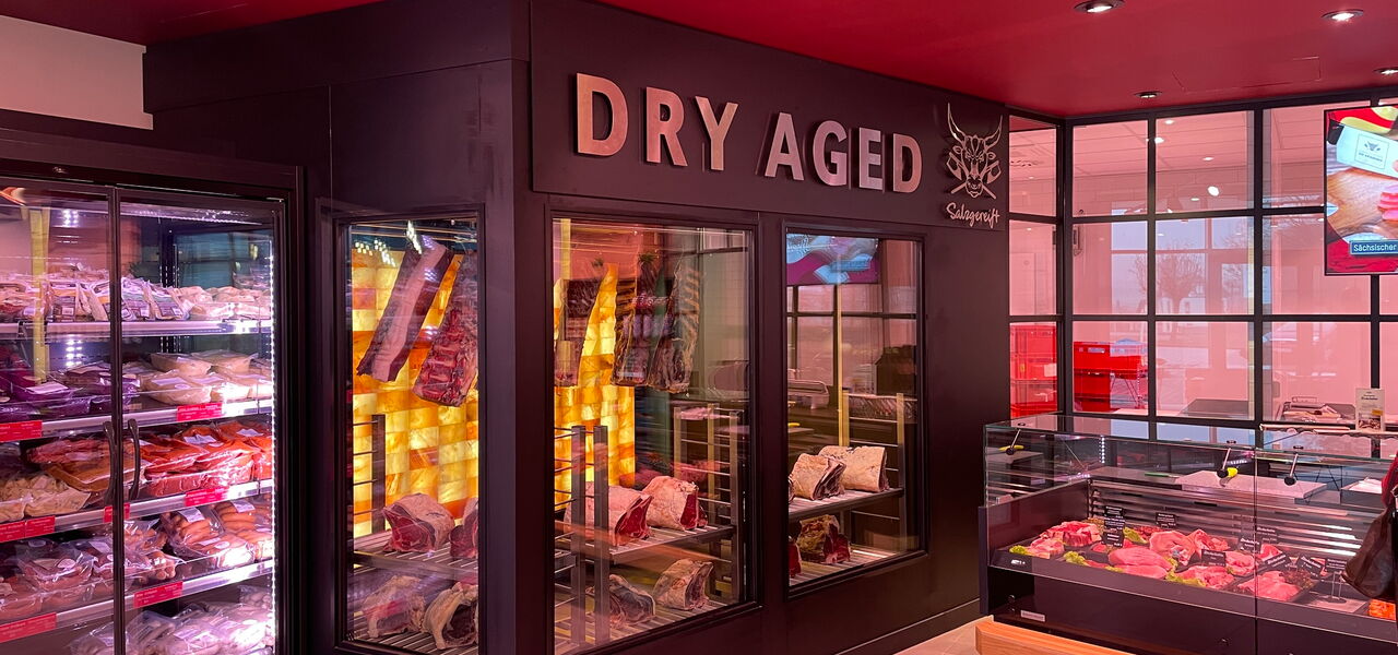 Dry-Aged-Reifeschrank in der Dürrröhrsdorfer-Werksfiliale